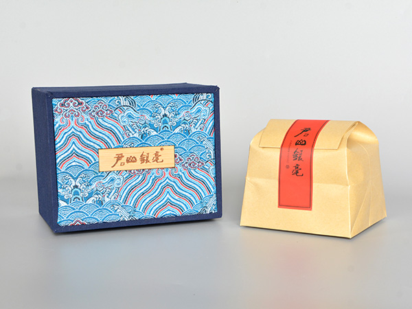 218g君山銀毫簡(jiǎn)裝禮盒